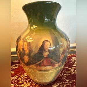 Vintage Last Supper vase featuring da Vinci’s famous‎ painting, 8 inches